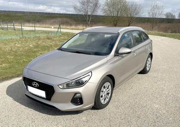 Hyundai I30 cena 39999 przebieg: 251000, rok produkcji 2018 z Obrzycko małe 56